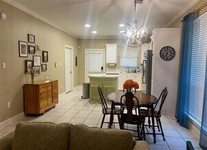 5668 Ducros Dr in Baton Rouge, LA - Foto de edificio - Building Photo