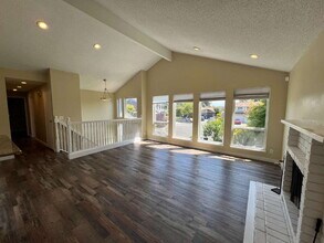 25207 37th Pl S in Kent, WA - Building Photo - Building Photo