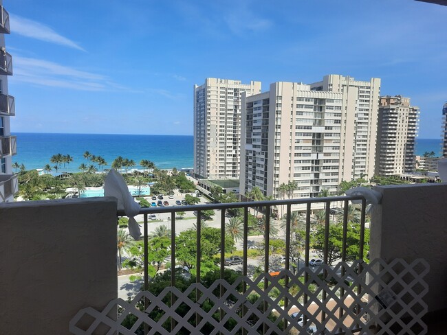 1865 S Ocean Dr, Unit Condominium in Hallandale Beach, FL - Building Photo - Building Photo