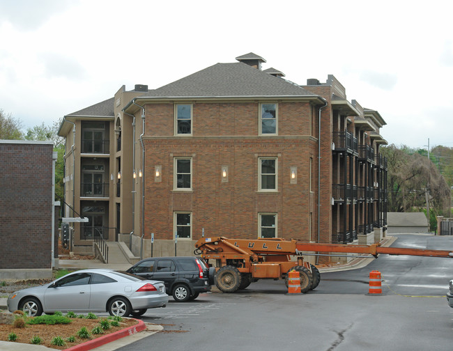 600 W Meadow St in Fayetteville, AR - Foto de edificio - Building Photo