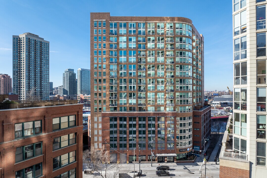 Park Place Condominiums in Chicago, IL - Building Photo