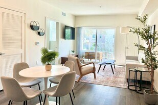 The Centennial Apartments - 10555 Bloomfield in Toluca Lake, CA - Building Photo