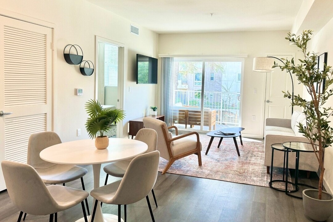 The Centennial Apartments - 10555 Bloomfield in Toluca Lake, CA - Building Photo