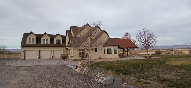 1516-1513 13 Rd in Loma, CO - Building Photo - Building Photo