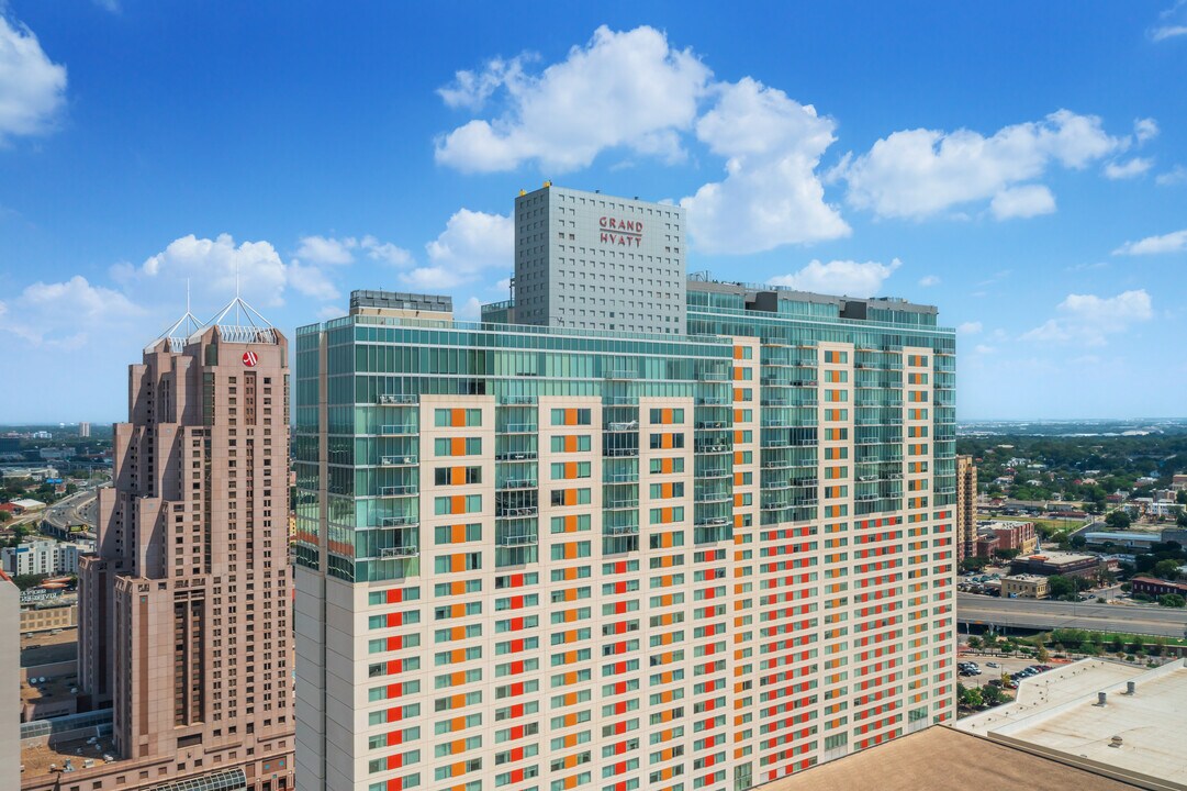 Alteza Residences in San Antonio, TX - Building Photo