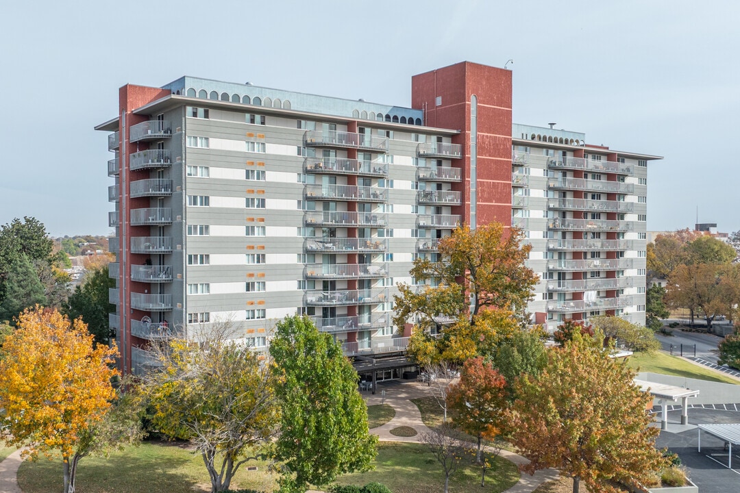 Mansion House in Tulsa, OK - Building Photo