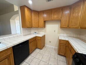 13372 Country Club Dr in Victorville, CA - Building Photo - Building Photo