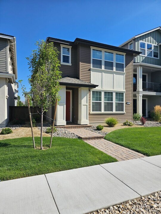 1302 Little Ln in Carson City, NV - Building Photo