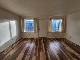 1890 Kalmia St in Sweet Home, OR - Building Photo