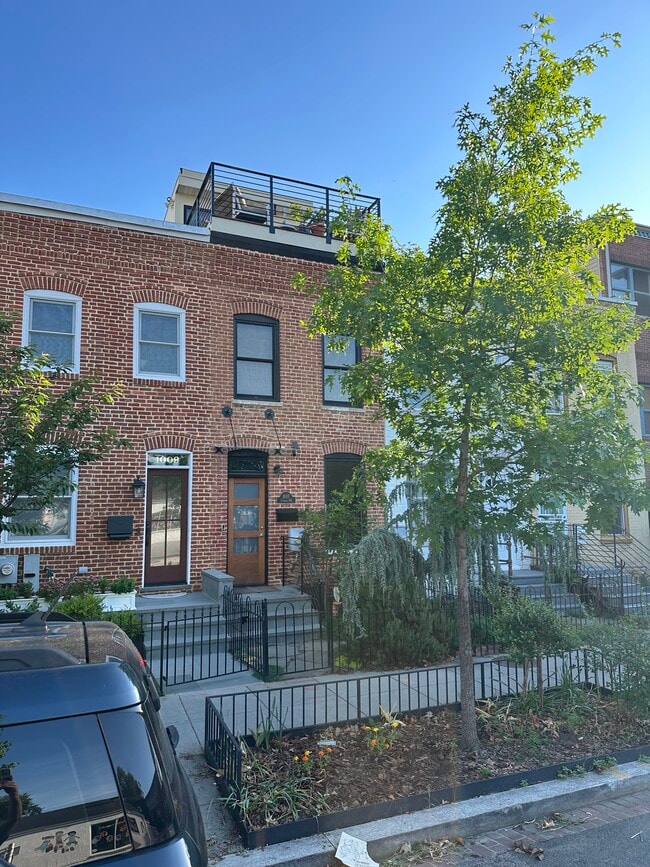 property at 1007 V St NW