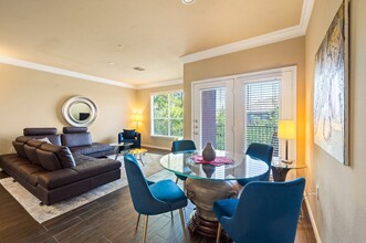 2400 McCue Rd, Unit 413 in Houston, TX - Building Photo - Building Photo
