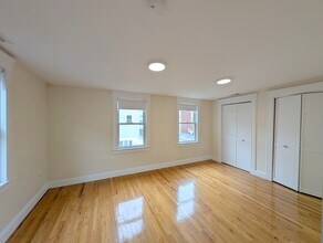 7 Bonner Ave, Unit 2 in Medford, MA - Foto de edificio - Building Photo