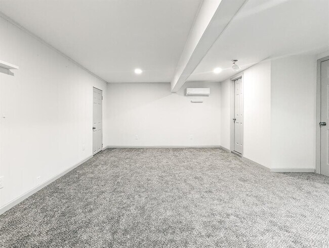 2306 Addison Rd photo'