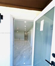 10370 SW 174th Terrace in Miami, FL - Foto de edificio - Building Photo
