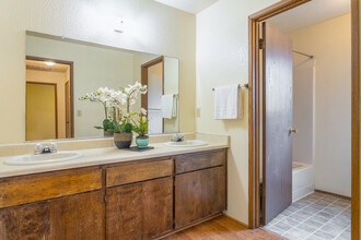 Regency Townhomes in Chico, CA - Building Photo - Interior Photo