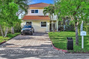 2620 NE 214th St in Miami, FL - Building Photo