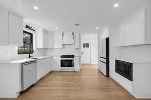 516 River Rd in Fair Haven, NJ - Building Photo