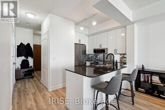 1-2811 Elm Dr W in Mississauga, ON - Building Photo - Building Photo