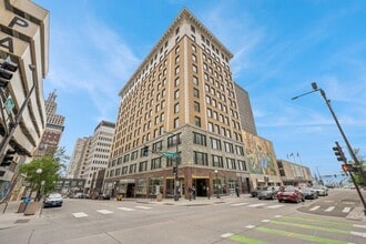 Commerce Building Apartments in St. Paul, MN - Building Photo - Building Photo