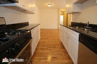 4657 N Malden St, Unit M06B in Chicago, IL - Building Photo - Building Photo