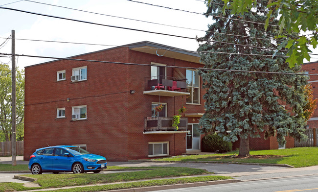 286 Vine St in St Catharines, ON - Building Photo - Building Photo