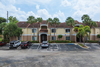 Casablanca Isles Condominiums in Boynton Beach, FL - Building Photo - Building Photo