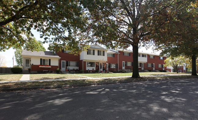 Colonial Park Townehouses in Topeka, KS - Foto de edificio - Building Photo