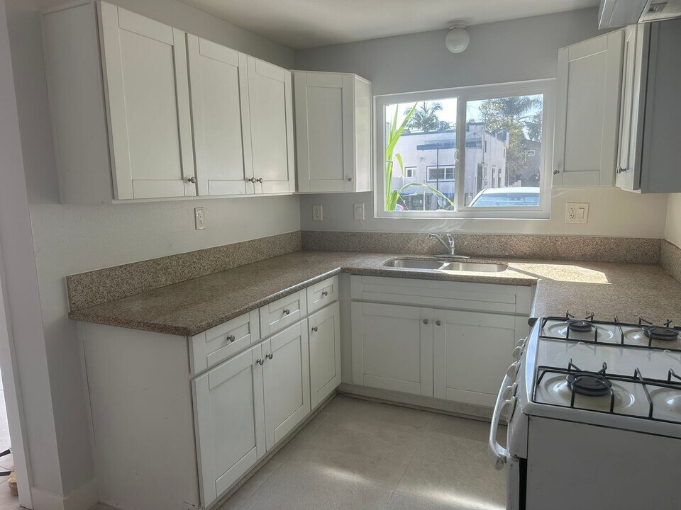 1123 Highland St-Unit -B in Santa Ana, CA - Building Photo