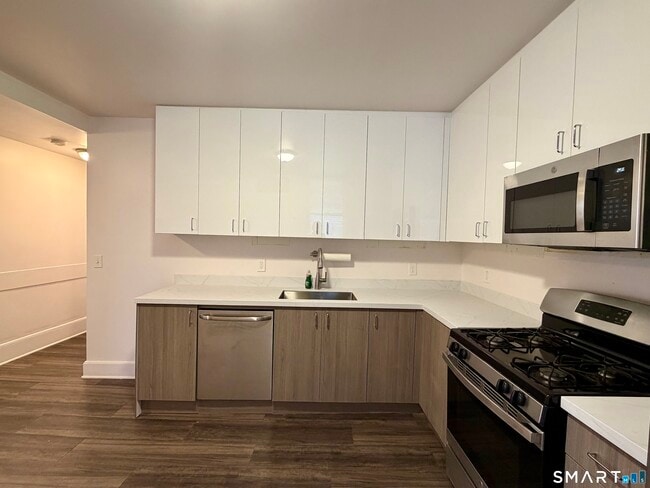 424 Pembroke St in Bridgeport, CT - Building Photo - Building Photo