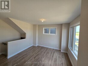 394 Peninsula Rd in Ottawa, ON - Building Photo - Building Photo