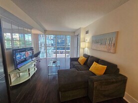 300 Front St W, Unit SI ID1471501P in Toronto, ON - Building Photo