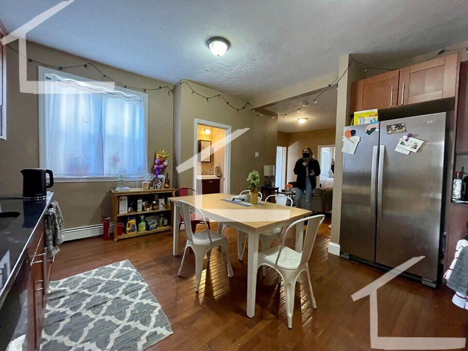 6 Glenville Ave in Boston, MA - Building Photo