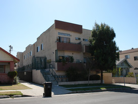 526 N Oxford Ave Apartments