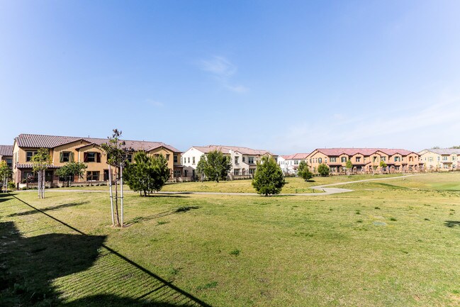 Portarosa in Brea, CA - Foto de edificio - Building Photo