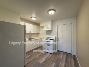 3715 46th Ave in Sacramento, CA - Foto de edificio - Building Photo