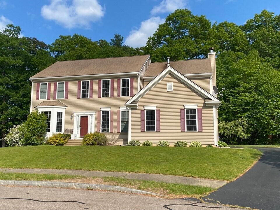72 Aspen Ave in Grafton, MA - Building Photo