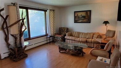 32 Fernridge Rd in West Hartford, CT - Building Photo - Building Photo