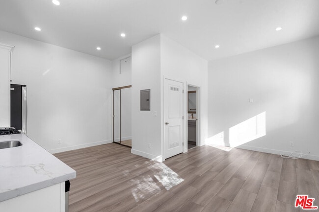 12233 Killion St in Los Angeles, CA - Building Photo - Building Photo