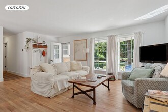 27 Water Hole Rd in East Hampton, NY - Foto de edificio - Building Photo