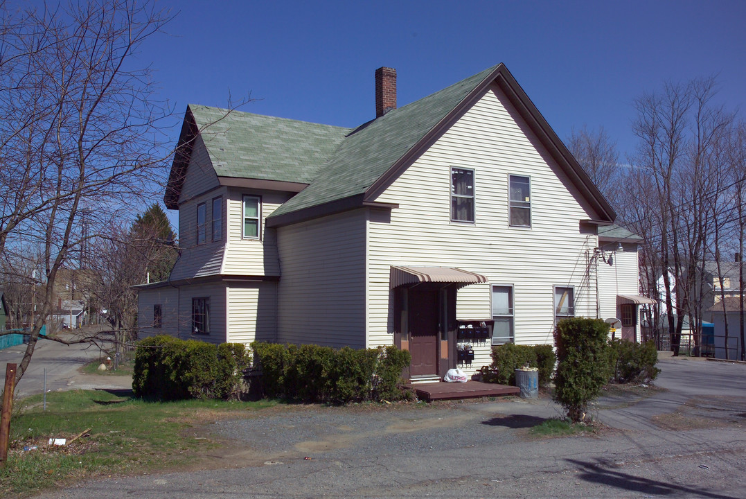 11 Granite St in Taunton, MA - Building Photo