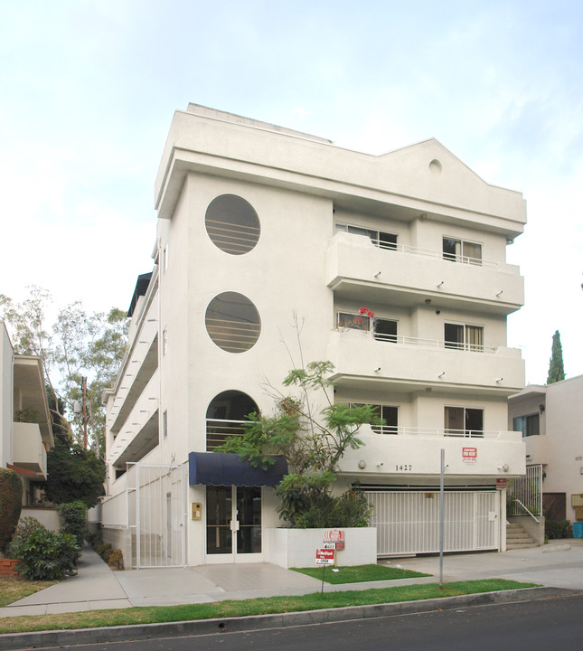 1427 Saltair Ave in Los Angeles, CA - Building Photo