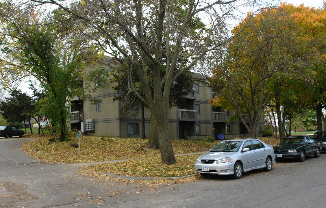 Stewart Park Apartments in Des Moines, IA - Building Photo