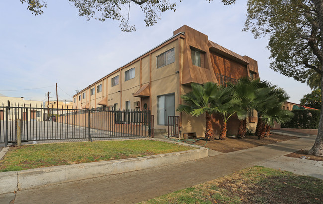 1215 E Harvard St in Glendale, CA - Foto de edificio - Building Photo