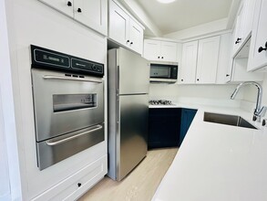 10394 Rochester Ave in Los Angeles, CA - Building Photo - Building Photo