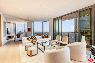 211 W Elm Ct in Los Angeles, CA - Building Photo - Building Photo
