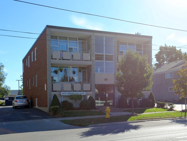 138-140 Church St in St Catharines, ON - Building Photo - Building Photo
