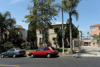 145-147 N Kenmore Ave in Los Angeles, CA - Building Photo - Building Photo