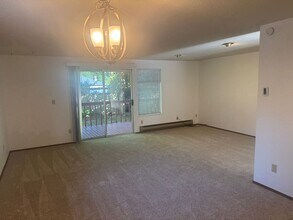 11752 Burke Ave N in Seattle, WA - Building Photo - Building Photo