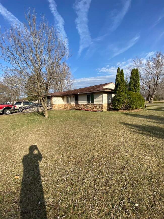 545 Pine Tree Dr, Unit 547 Pine Tree Dr in Nekoosa, WI - Building Photo - Building Photo