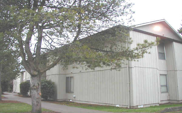 Merlo Apartments in Beaverton, OR - Building Photo